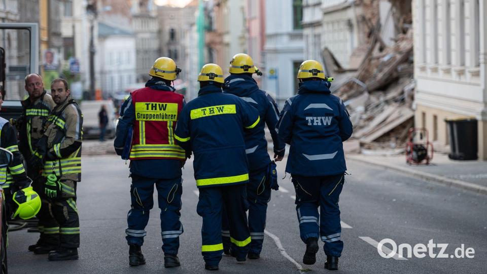 Vor Ort waren bis zum späten Abend rund 120 Einsatzkräfte. Bild: Paul Glaser/dpa