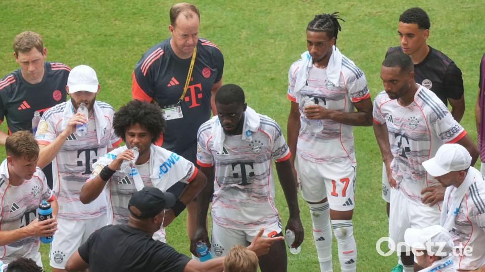 Schon bei der Club-WM gab es bei einzelnen Spielen Trinkpausen - hier beim Auftritt des FC Bayern im heißen Miami. (Archivbild) Bild: Marta Lavandier/AP/dpa