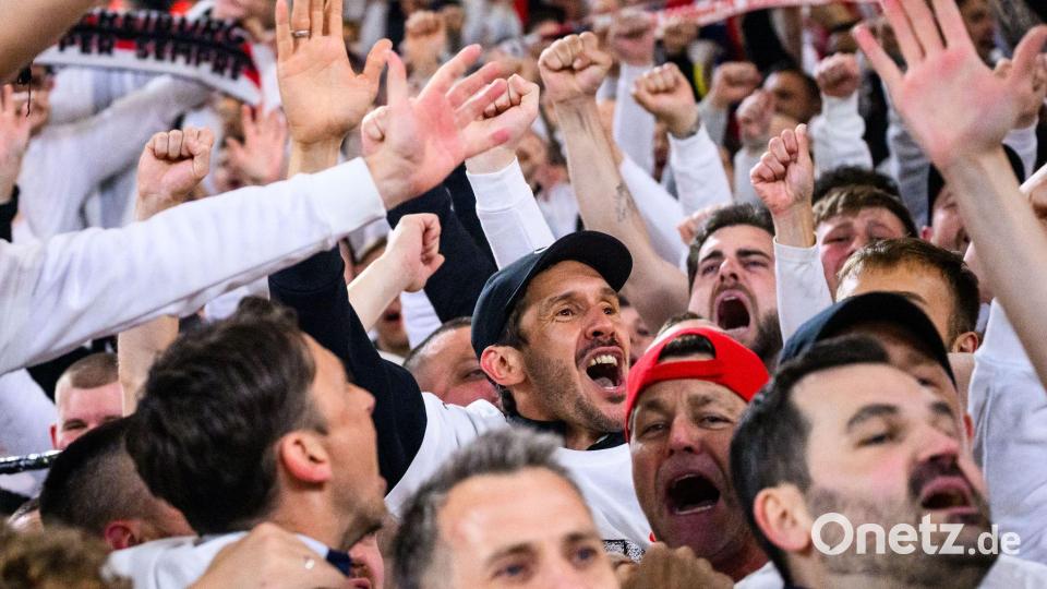 Julian Schuster mischte sich nach dem Finaleinzug unter die Massen. (Archivbild) Bild: Tom Weller/dpa