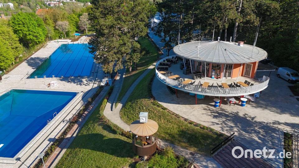Am 15. Mai eröffnet das Terrassenschwimmbad im unterfränkischen Bad Kissingen nach einer umfassenden Sanierung wieder. Bild: Ben Kiesel/Stadt Bad Kissingen/dpa
