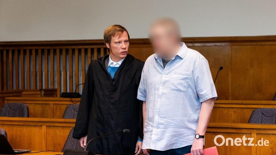 Der Verteidiger kündigte eine Erklärung zu Sache für den nächsten Termin an. Bild: Laszlo Pinter/dpa