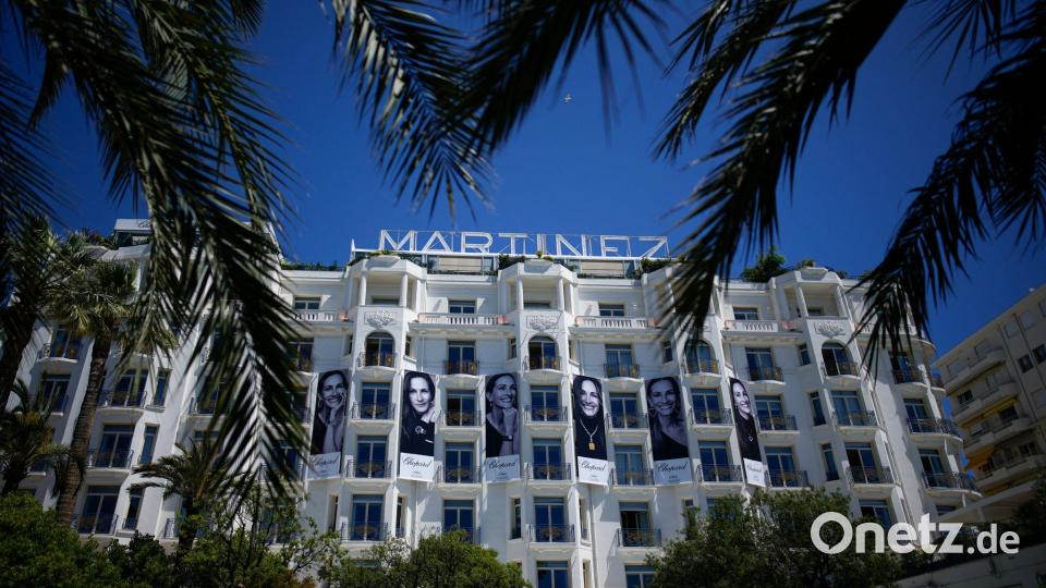Das berühmte Hôtel Martinez in Cannes, besonders bei Stars während des Filmfestivals beliebt, dient als zentrale Kulisse. (Archivbild) Bild: Daniel Cole/AP