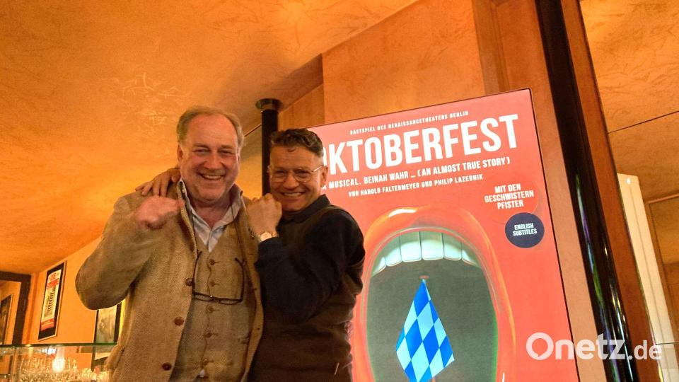 Komponist Harold Faltermeyer und Schauspieler Christoph Marti freuen sich auf die München-Premiere des Oktoberfest-Muscals. Bild: Sabine Dobel/dpa