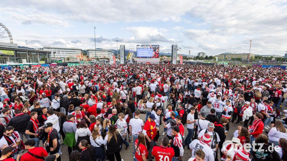 Mehr als 15.000 Fans erleben das Europa-League-Finale beim Public Viewing in Freiburg. Bild: Philipp von Ditfurth/dpa