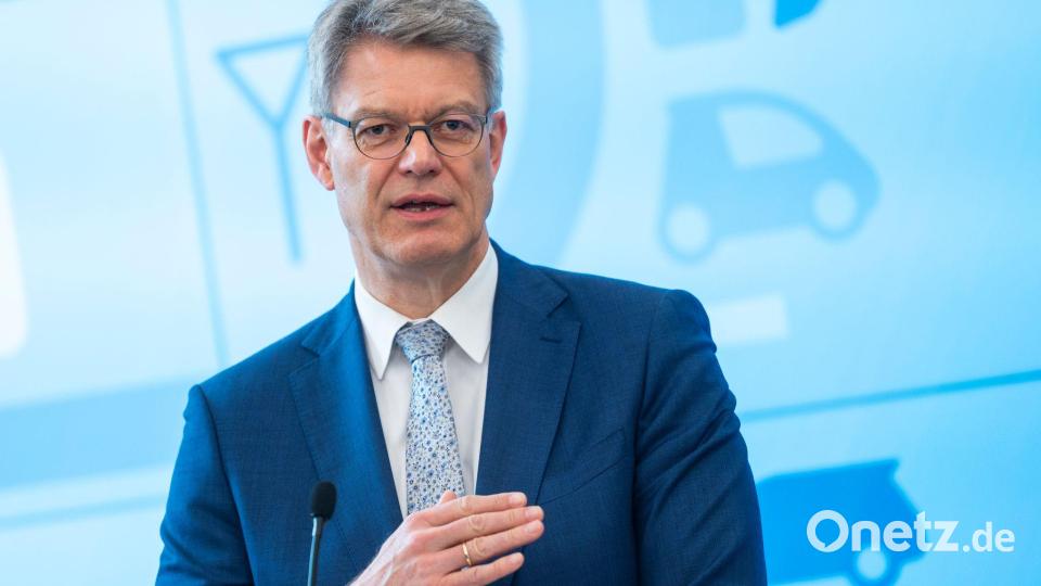 Minister Schnieder: „Mobilität darf kein Privileg sein.“ Bild: Christophe Gateau/dpa