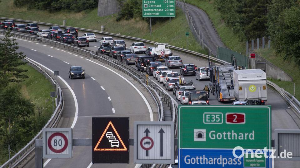 Keine extra-Gebühren: Die Durchfahrt durch den Gotthard-Straßentunnel ist umsonst. (Archivbild) Bild: Urs Flueeler/KEYSTONE/dpa