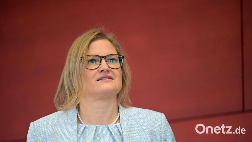 Katrin Ebner-Steiner wurde als Fraktionsvorsitzende der AfD im bayerischen Landtag bestätigt, muss sich das Amt aber künftig teilen. (Archivbild) Bild: Malin Wunderlich/dpa