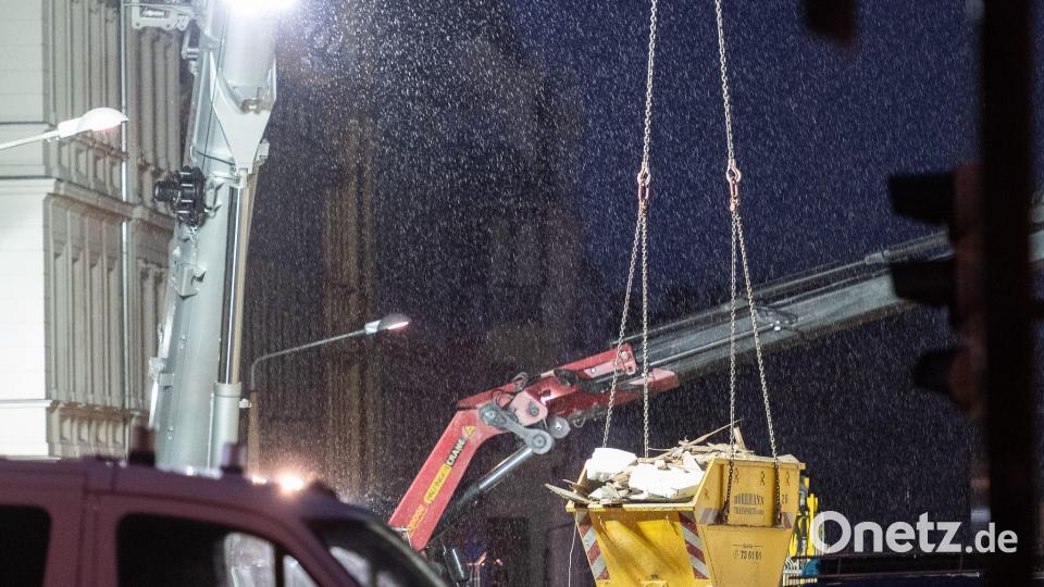 Auch im Dunkeln wurde die Suche nach den Vermissten fortgesetzt. Bild: Paul Glaser/dpa