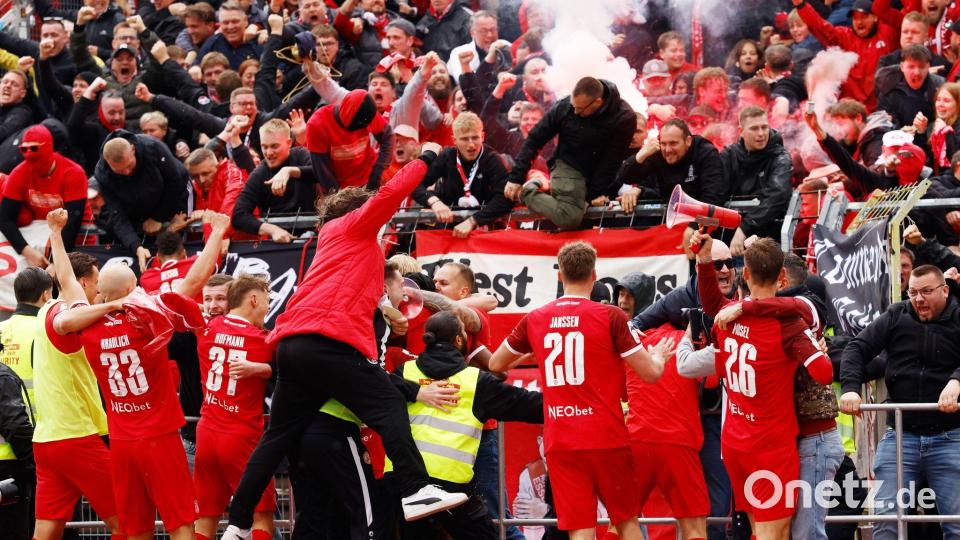 Essener Jubel nach dem Siegtreffer in der Nachspielzeit in Ulm am vergangenen Samstag. (Archivbild) Bild: Lucca Fundel/dpa