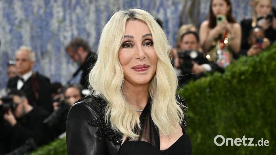 „Es gibt 20 Jahre alte Mädels, die nicht das können, was ich kann“, sagt Cher über sich. Kürzlich nahm sie an der Met Gala 2026 teil. (Archivbild) Bild: Evan Agostini/Invision/AP/dpa