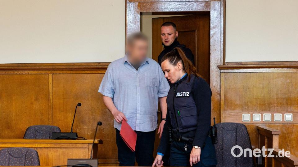 Zum Prozessauftakt wurde die Anklage verlesen. Bild: Laszlo Pinter/dpa