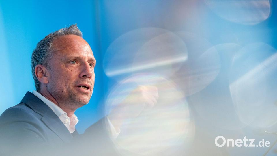 2025 veröffentlichte Bayern letztmals einen Klimabericht. Wer seither wissen will, wie die Umsetzung des Klimaschutzes in Bayern läuft, muss sich gedulden. Eine versprochene digitale Lösung ist noch nicht umgesetzt. (Archivbild) Bild: Peter Kneffel/dpa