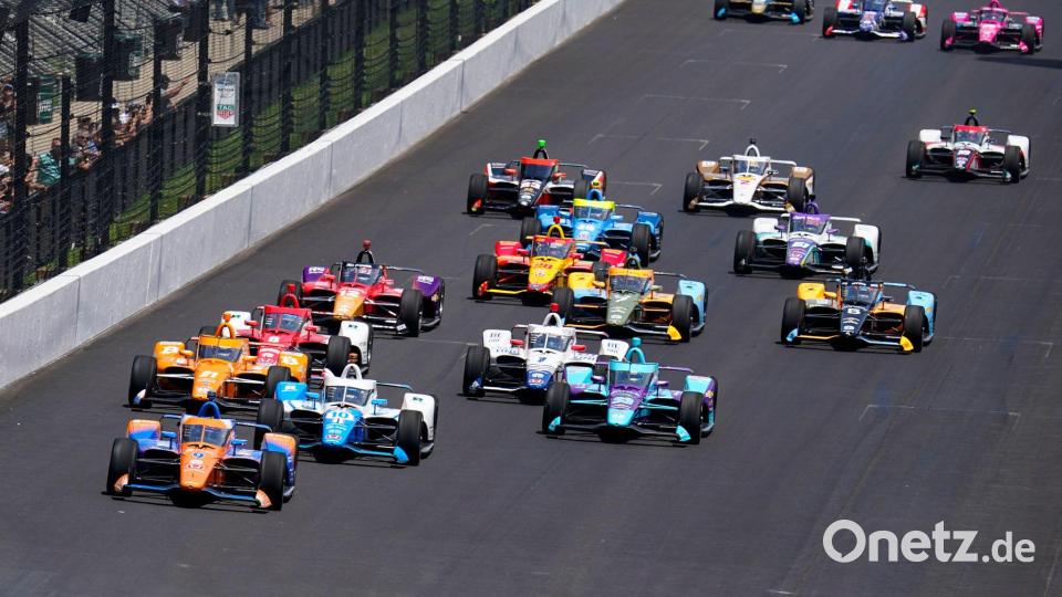 Das Rennen auf dem Oval-Kurs in Indianapolis ist eine harte Prüfung. (Archivbild) Bild: Michael Conroy/AP/dpa