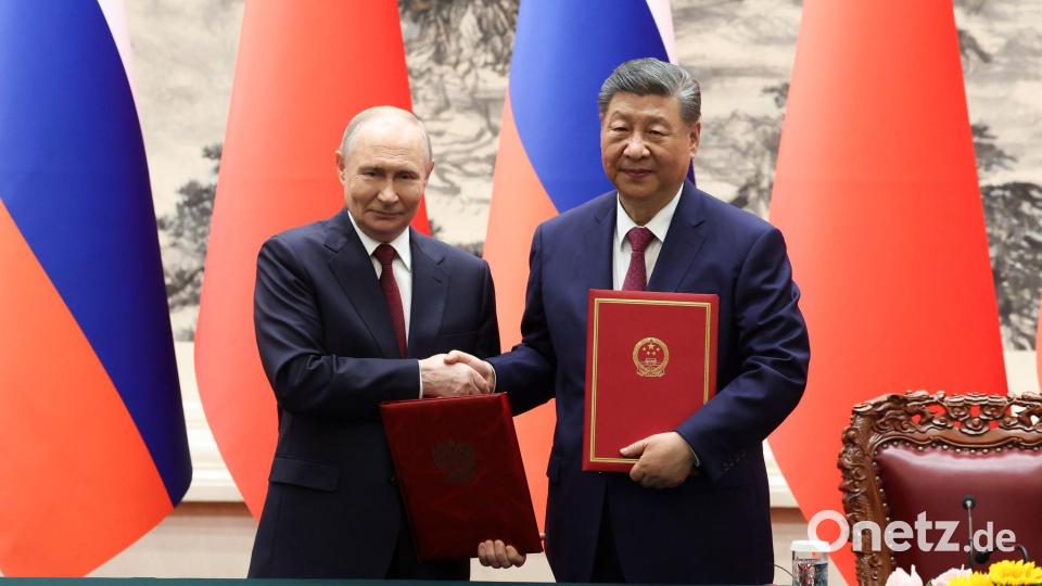 Xi und Putin unterzeichneten auch mehrere Dokumente. Bild: Maxim Shemetov/Pool Reuters/AP/dpa