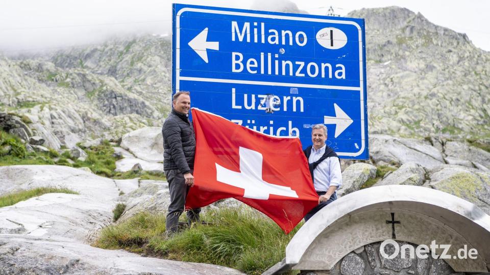 Marco Chiesa (r) und die Schweizerische Volkspartei (SVP), wollen Anwohner der Bergkantone schützen. (Archivbild) Bild: Urs Flueeler/KEYSTONE/dpa