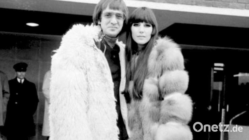 Unter dem Namen Sonny & Cher gelang dem Ehepaar mit „I Got You, Babe“ ein Welthit. (Archivbild) Bild: picture alliance / dpa