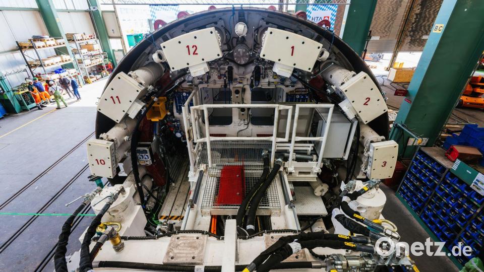 178 Meter lang und 700 Tonnen schwer ist die gigantische Spezialmaschine. Bild: Philipp von Ditfurth/dpa