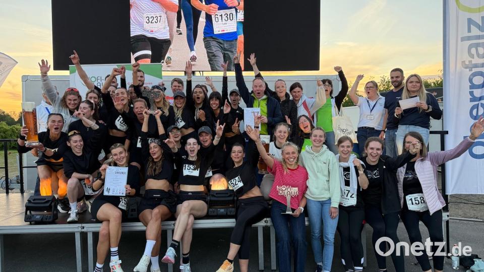 Das sind die ausgezeichneten Laufteams. Bild: Stephan Huber