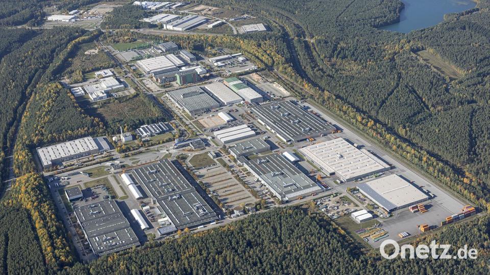 Schon bald nach dem Ende der WAA übernimmt BMW einen Großteil des Geländes. Ein Industriepark entsteht. Bild: Herbert Stolz im Auftrag von BMW