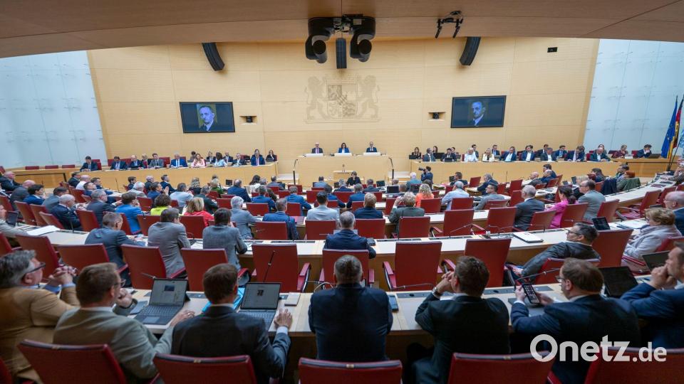 Nach Söders Regierungserklärung äußern sich die Oppositionsparteien. Bild: Peter Kneffel/dpa