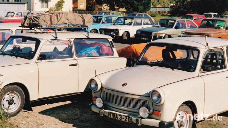 Die "Ossis" sind da: Auf dem Parkplatz des "Camp Pitman" bei der Kaserne in Weiden parkten im Oktober 1989 hunderte Übersiedler ihre Trabis. Bild: Reinhold Balk