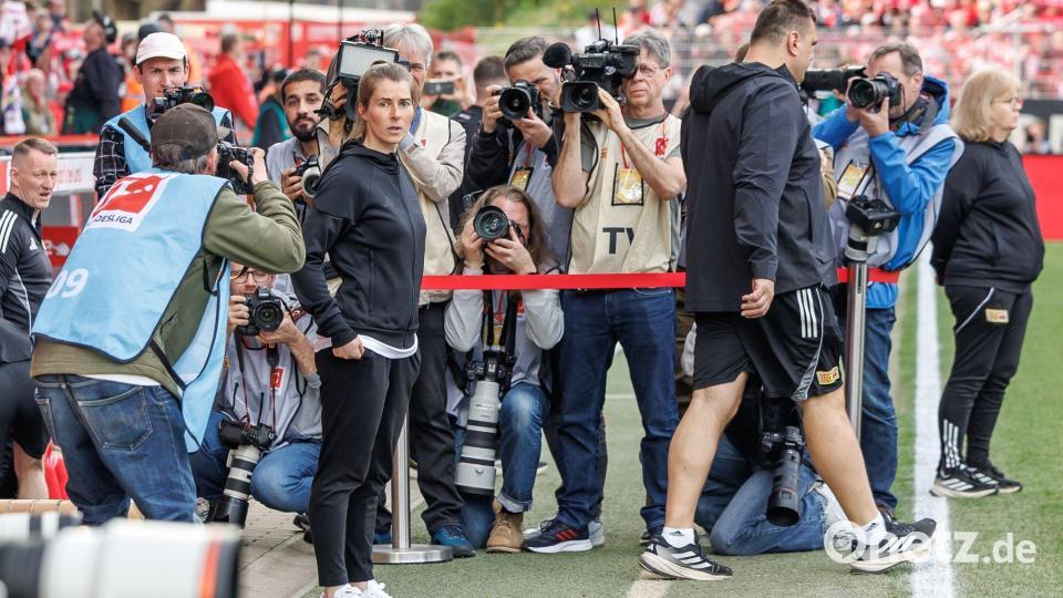 Beim Debüt in Mittelpunkt: Jeder Fotograf wollte ein Bild von Marie-Louise Eta. (Archivbild) Bild: Andreas Gora/dpa
