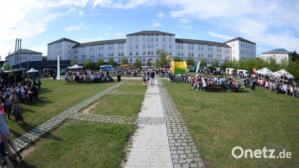 In Amberg fand die offizielle Einweihung der OTH in der ehemaligen Kaiser-Wilhelm-Kaserne am 5. Oktober 1995 statt. Archivbild: brü