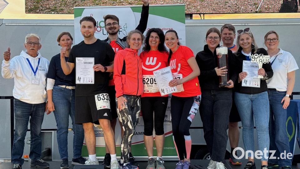 Das sind die ausgezeichneten Laufteams. Bild: Stephan Huber