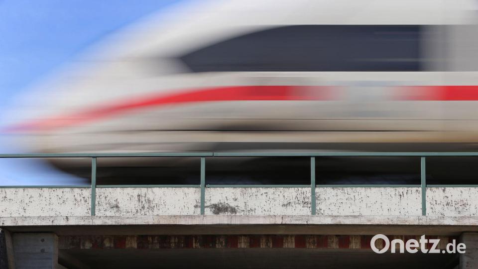 Der Bundestag hat grünes Licht für die weitere Planung zum Neubau der ICE-Strecke zwischen Augsburg und Ulm gegeben. (Archivbild) Bild: Karl-Josef Hildenbrand/dpa