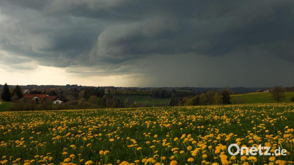 Noch einmal dicke Wolken in Bayern, dann kommt das schöne Wetter. (Archivbild) Bild: Alexander Wolf/onw-images/dpa