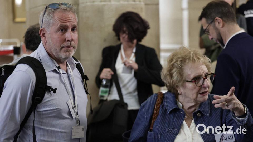Viele Angehörige verfolgten den Urteilsspruch im Gerichtssaal. Bild: Stephane De Sakutin/AFP/dpa