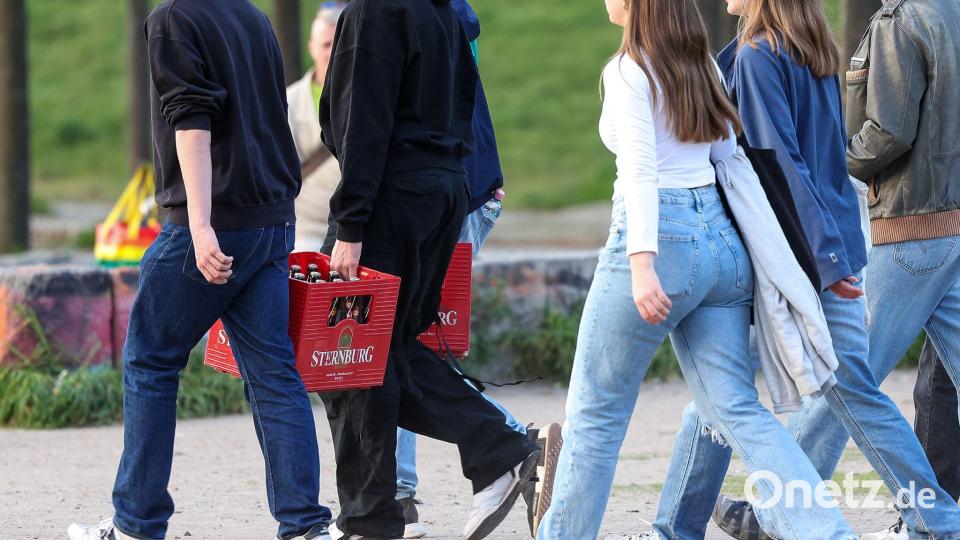 An die Rente denken sie heute wahrscheinlich noch nicht, aber junge Erwachsene müssen vielleicht einmal bis 70 arbeiten, bevor sie in den Ruhestand gehen. (Symbolbild) Bild: Gerald Matzka/dpa