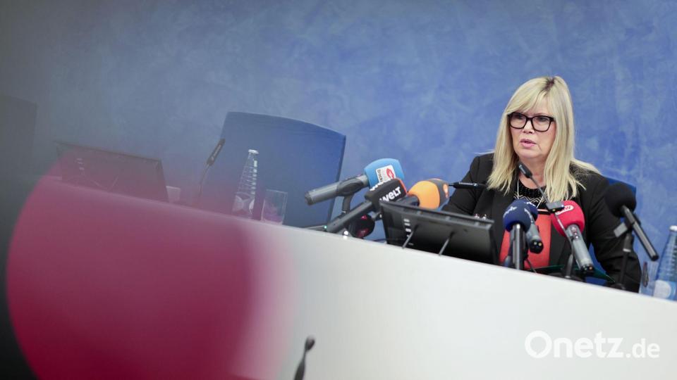 Magdeburgs Oberbürgermeisterin Simone Borris weist Vorwürfe politischer Einflussnahme zurück. (Archivbild) Bild: Matthias Bein/dpa