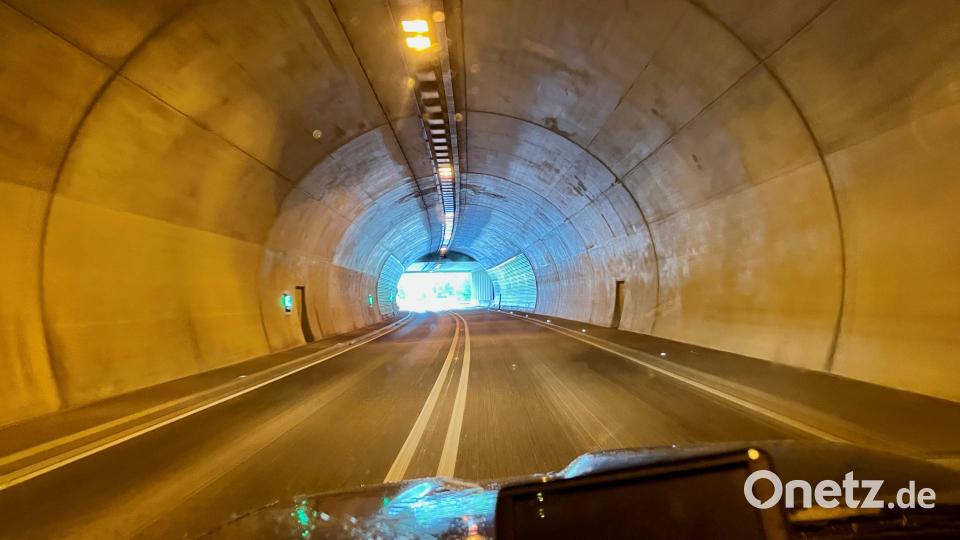 Der Mühlbergtunnel bei Neustadt/WN ist in die Jahre gekommen. Ab 26. Mai wird er für rund sechs Wochen komplett gesperrt. Bild: Gabi Schönberger