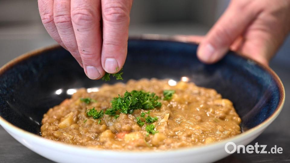 Vegetarische Linsensuppe im Betriebsrestaurant von Apetito - dieses Gericht wird oft in Kindergärten gegessen. Bild: Wolf von Dewitz/dpa