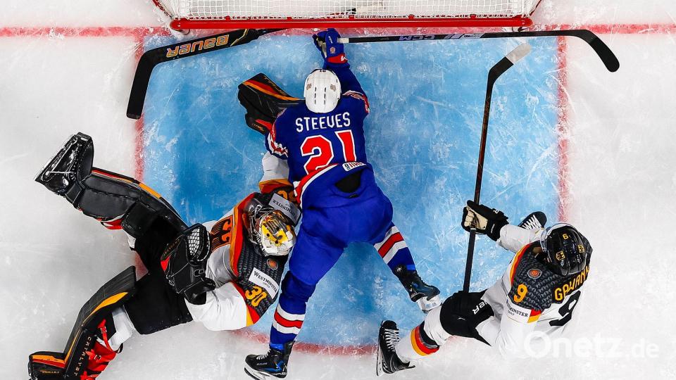 NHL-Torhüter Philipp Grubauer stand auch gegen die USA im Mittelpunkt. Bild: Andreas Becker/KEYSTONE/dpa