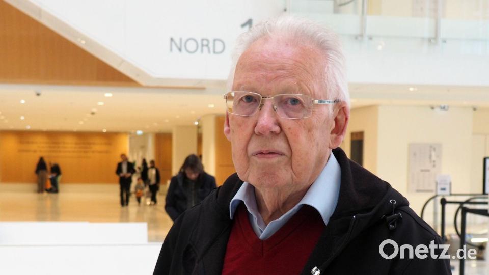 Hinterbliebene wie Bernd Gans, der bei dem Absturz seine Tochter verlor, empfinden über den Schuldspruch im Prozess Genugtuung. (Archivbild) Bild: Rachel Boßmeyer/dpa