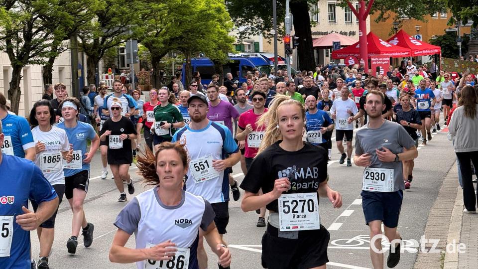 Der 13. Nofi-Lauf am 21. Mai 2026 verwandelte Weiden einmal mehr in ein große Laufarena: Fast 6000 Teilnehmer gingen bei bestem Wetter an den Start. Die 7,5 Kilometer lange Strecke durch die Stadt sorgte für Begeisterung bei Läufern und Zuschauern – ein weiteres starkes Kapitel in der Erfolgsgeschichte des Events. Bild: Alexander Unger