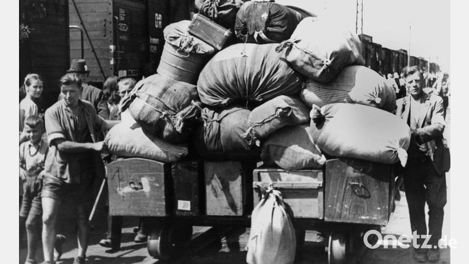 Ein Flüchtlingszug mit vertriebenen Sudetendeutschen trifft im Durchgangslager Wiesau ein. Archivbild: picture alliance / dpa