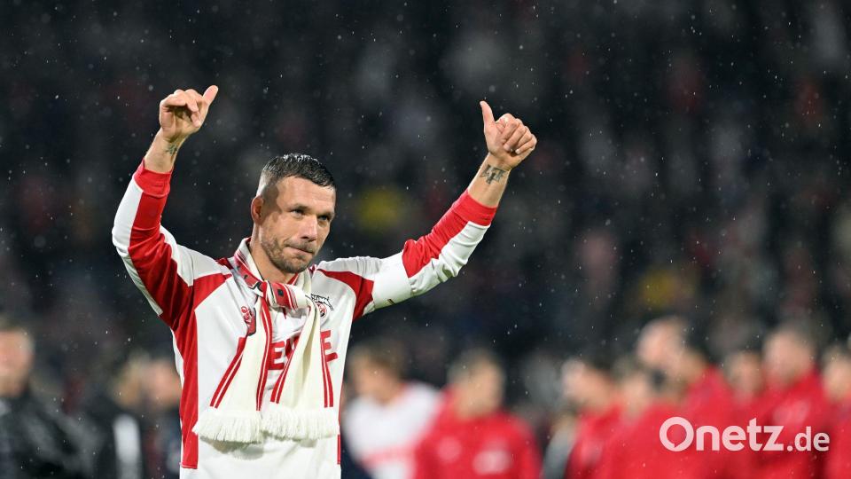Kult in Köln: Lukas Podolski hat früh die Herzen der FC-Fans erobert. (Archivbild) Bild: Federico Gambarini/dpa