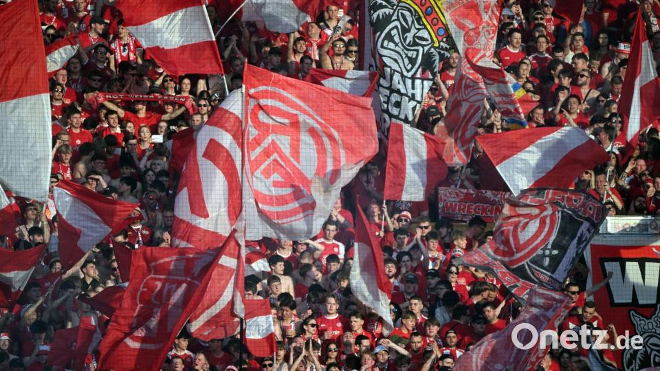 Die Essener Fans feuerten ihr Team lautstark an. Bild: Federico Gambarini/dpa