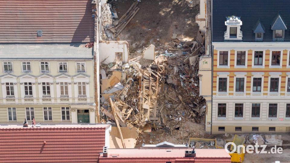 Hauseinsturz in Görlitz: Trümmerfeld eines Gründerzeithauses in Drohnenaufnahme. Bild: Sebastian Kahnert/dpa