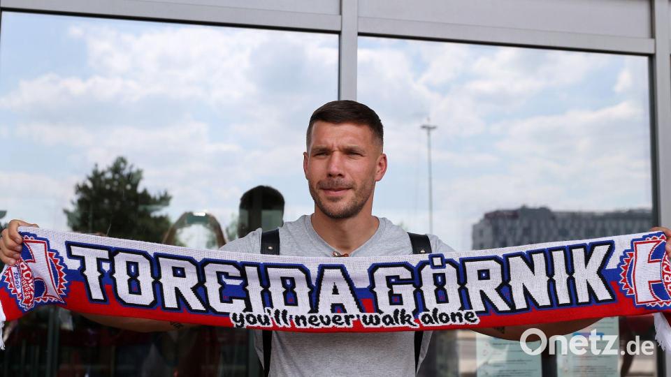 Lukas Podolski spielte zum Ende seiner Karriere in seiner Heimat Polen und kaufte auch Anteile am polnischen Erstligisten Gornik Zabrze. (Archivbild) Bild: Andrzej Grygiel/pap/dpa