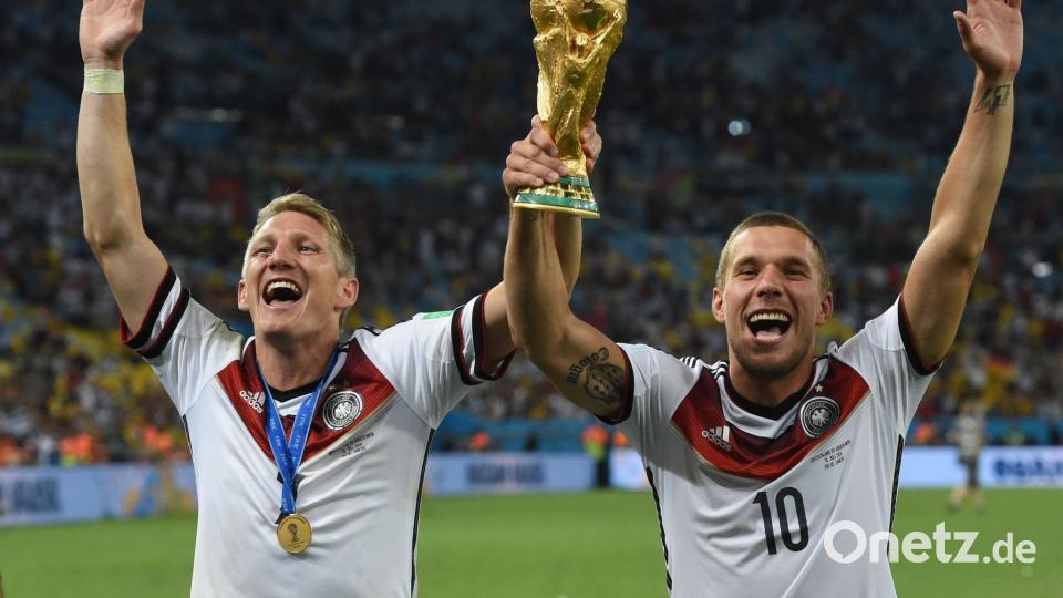 Ein Duo, das für Furore sorgte: Bastian Schweinsteiger (l) und Lukas Podolski. (Archivbild) Bild: Andreas Gebert/dpa