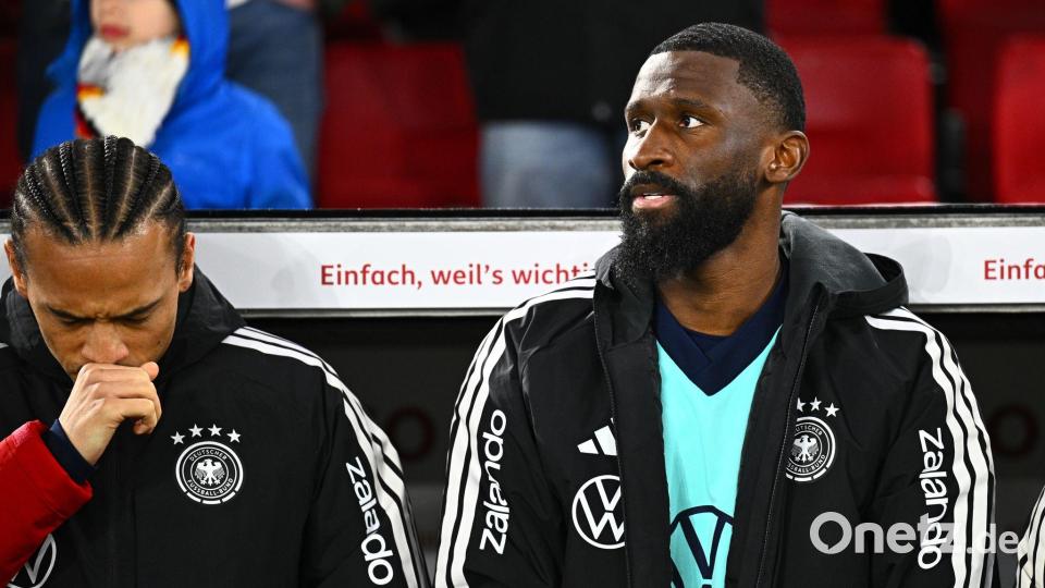 Leroy Sané (l) und Antonio Rüdiger - auch Joachim Löw hätte sie nominiert. (Archivbild) Bild: Tom Weller/dpa