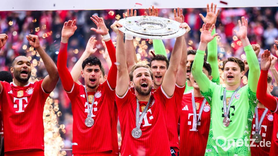Harry Kane und die Bayern wollen auch in Berlin eine Trophäe in die Höhe stemmen. (Archivbild) Bild: Tom Weller/dpa