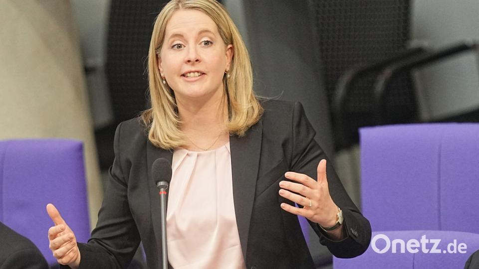 Bundesbauministerin Verena Hubertz (SPD) will mit einer Reihe von Maßnahmen, darunter der Bau-Turbo, den Wohnungsbau ankurbeln Bild: Michael Kappeler/dpa