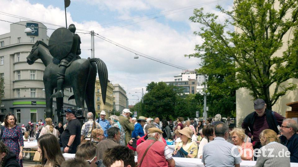 Das traditionelle Pfingsttreffen der Sudetendeutschen Landsmannschaft findet erstmals in Tschechien statt. Bild: Michael Heitmann/dpa