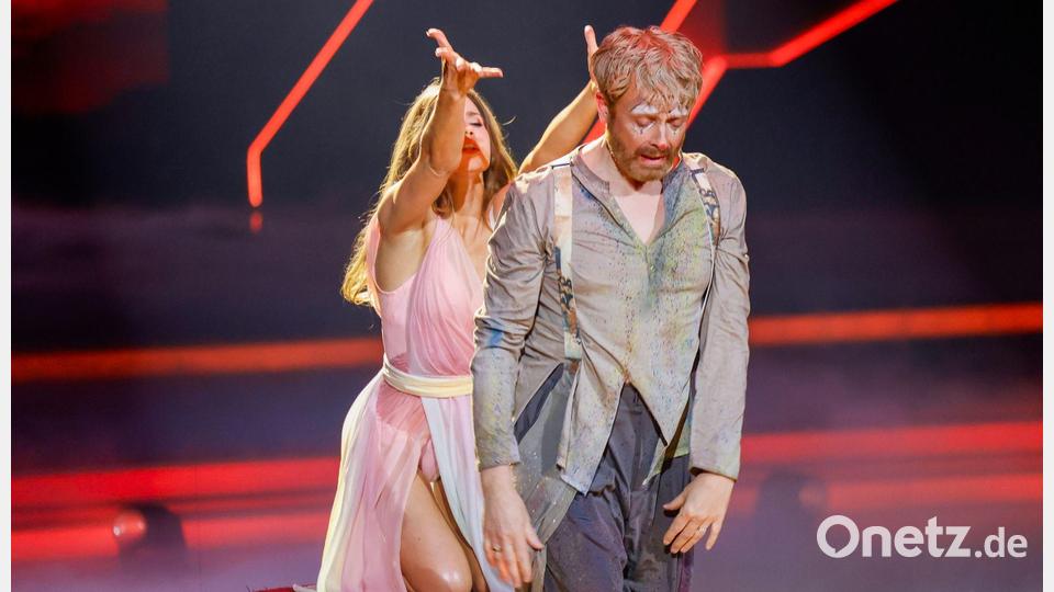 Er spielte den Clown: Musiker Ross Antony mit seiner Partnerin Mariia Maksina. Bild: Thomas Banneyer/dpa