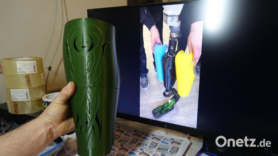 Schoner aus dem 3D-Drucker schützen die Prothesen ukrainischer Veteranen. Bild: Friedemann Kohler/dpa